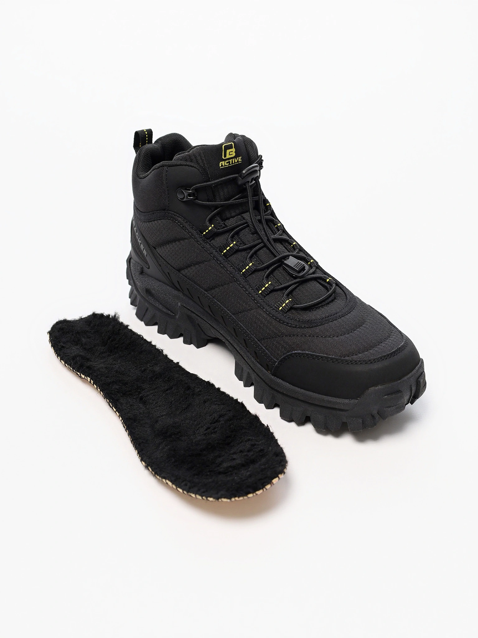 Кроссовки черного цвета текстильные на рельефной подошве